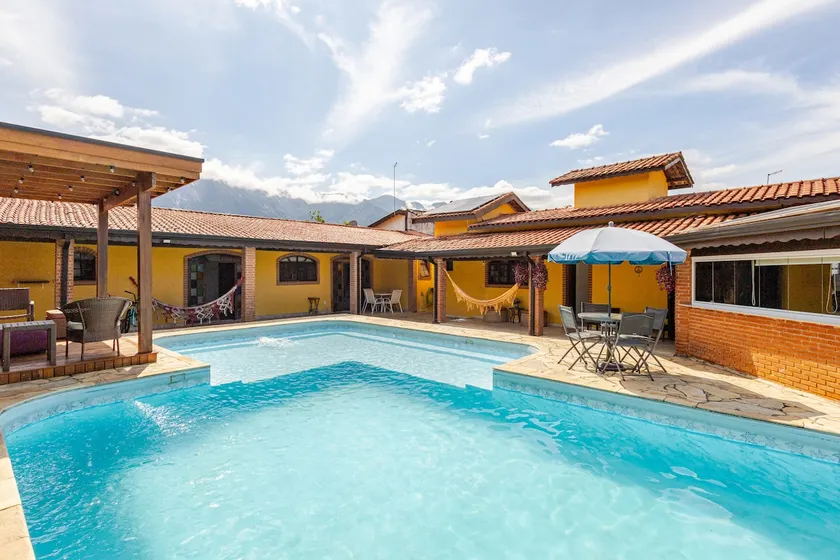 All-Inclusive Vacation: Beach, Pool, and Pet-Friendly - Image 1