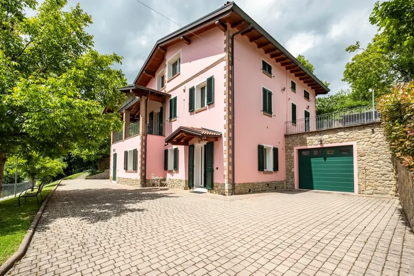 The house in the mountains - Image 1