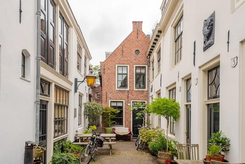 In a monumental house, apartment in Center Haarlem - Image 1