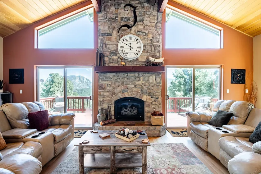 Cozy Alpine Cabin Hideaway with Game Room - Image 1