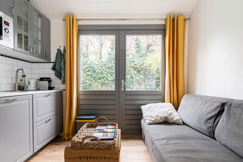 Tinyhouse Scheveningse strand FREE gated parking - Image 1