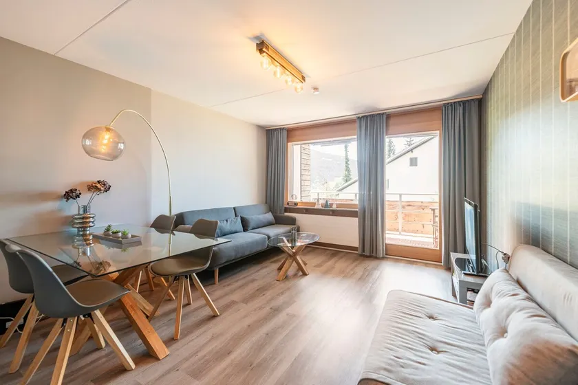 LAAX Central Holiday Apartment with Pool & Sauna - Image 1