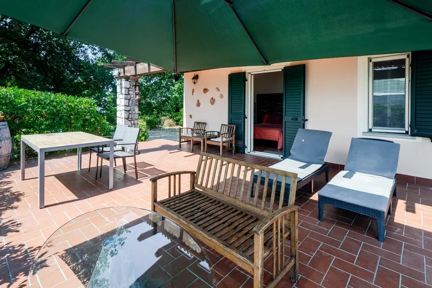 Charming & dog-friendly; office + fantastic views - Image 1