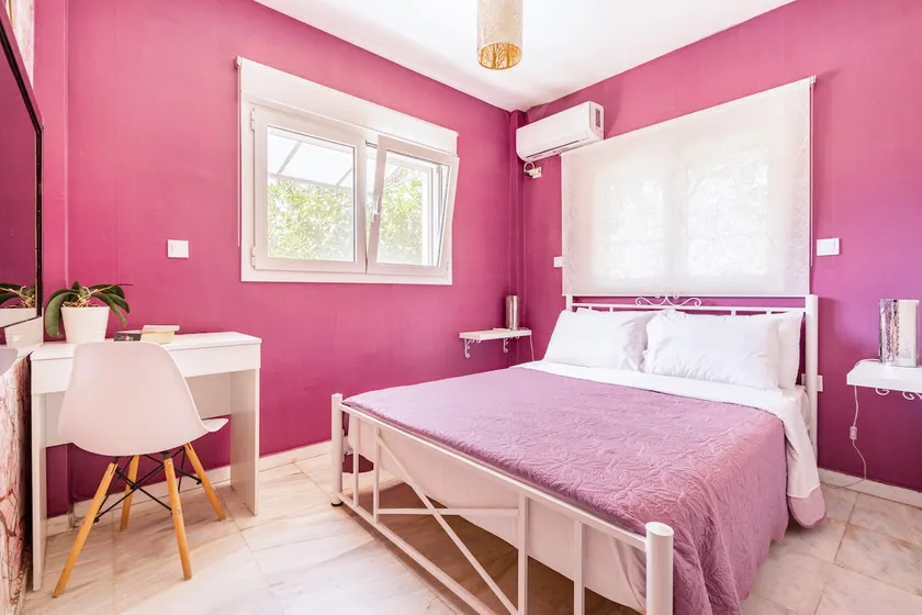 Modern house and breakfast items - Image 1