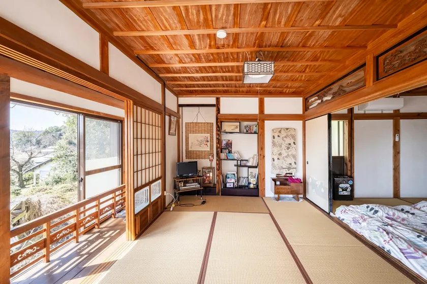 25 minutes to Makino Botanical Garden, where you can stay with your Mitsui pet and visit the famous Ranman - Image 1