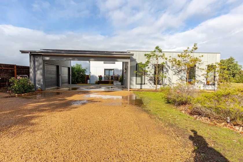 Kings View, Kings Cove, Metung - Image 1