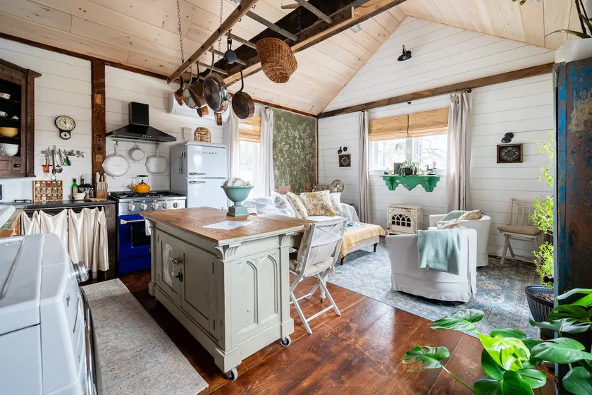 Cozy French country cottage by creek w/hot tub - Image 1