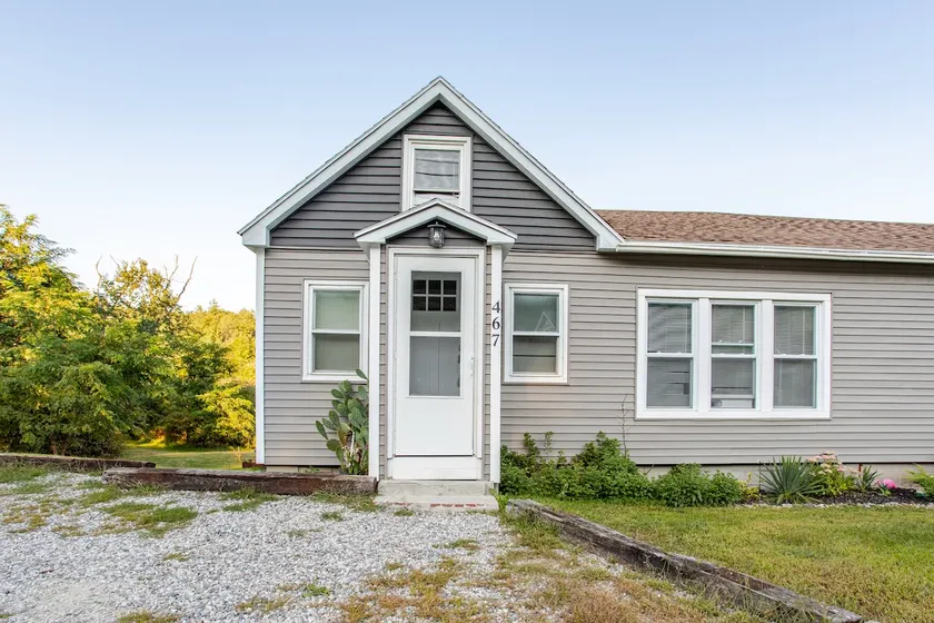 House Near Lake Winnipesaukee pet friendly - Image 1