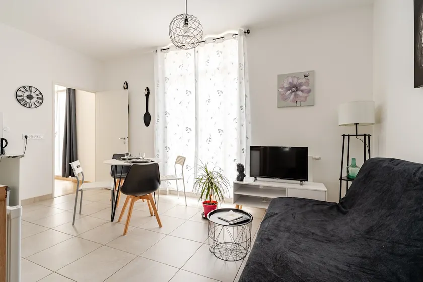 Charming apartment, very central and quiet - Image 1