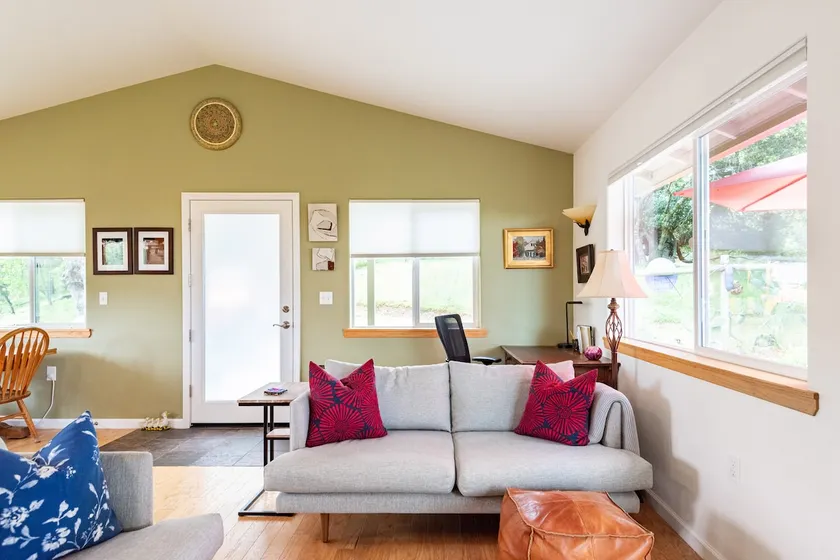 Bixel Bungalow- Cottage in Gold Rush Columbia - Image 1