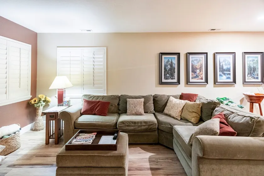 Upscale remodeled basement apartment - Image 1