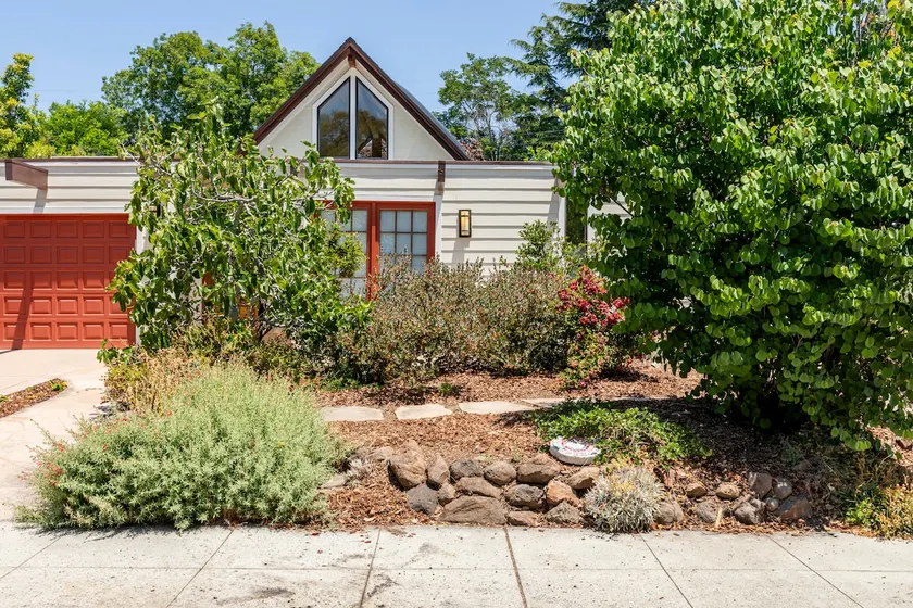Guesthouse in Serene Neighborhood - Image 1