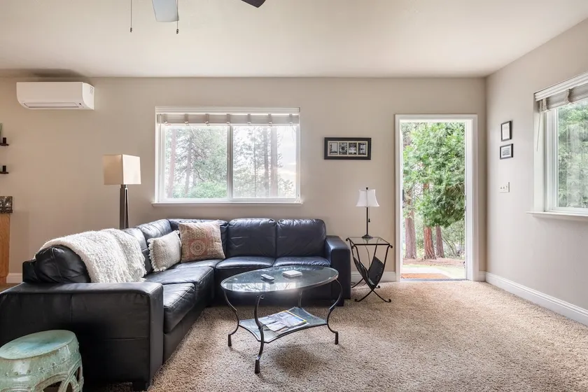 Whispering Pines Apartment - Image 1