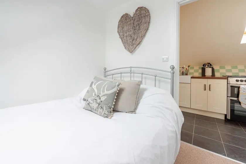Private Annexe Quiet Village Location Free Parking - Image 1