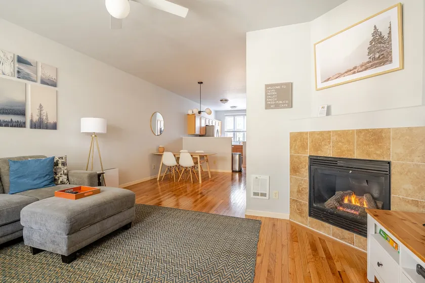 Minutes to Downtown | Comfy King Suite & Bunk Room - Image 1