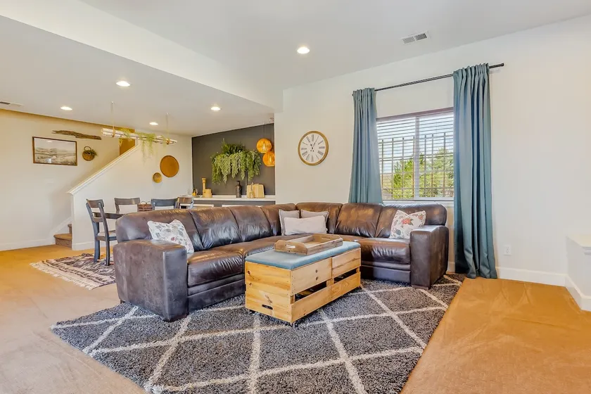 Boho Basement - Private Entrance - Hot Tub - Image 1