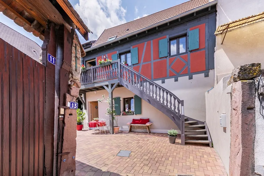 3-star holiday home with high door - Image 1