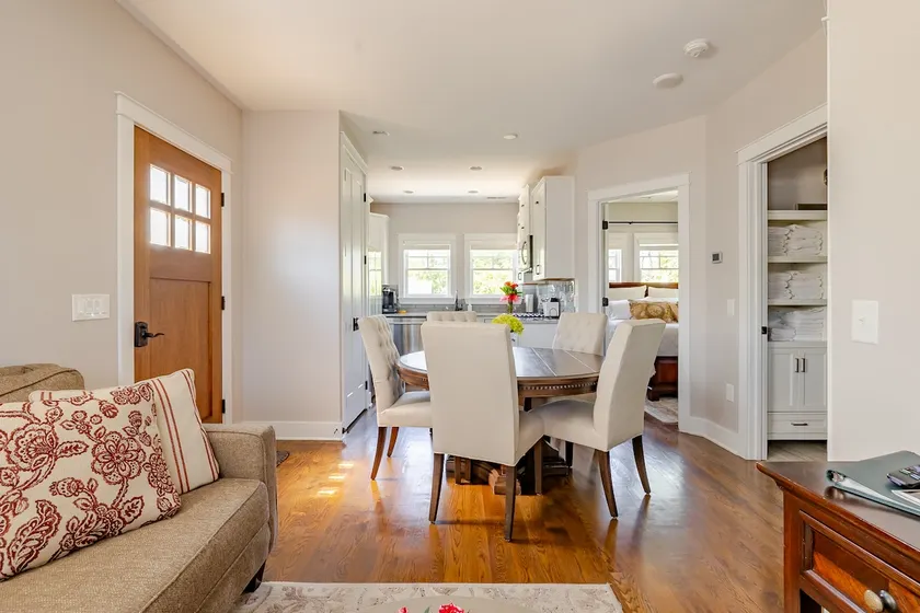 Guest house in the heart of downtown Franklin - Image 1