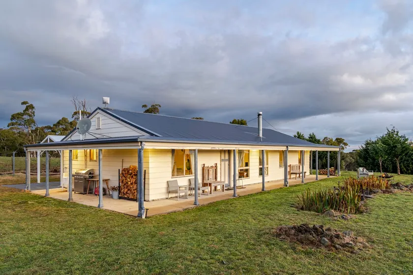 KangaWomba Lodge - Rural Retreat on 166 acres - Image 1