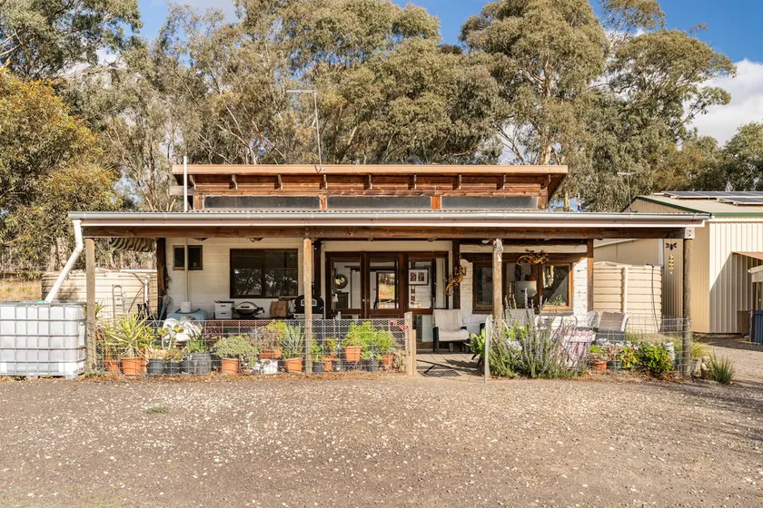 Rustic Mudbrick Cottage - Image 1