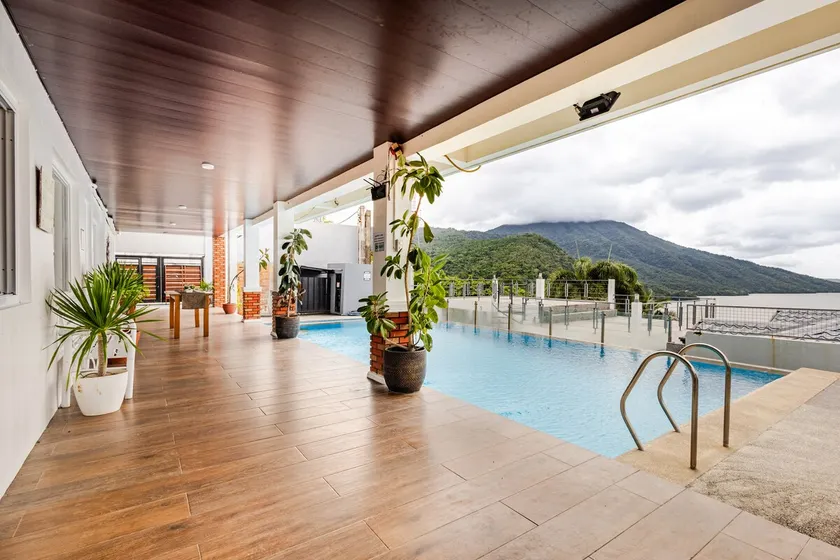 Mountain view w/ jacuzzi, overlooking Taal Lake - Image 1