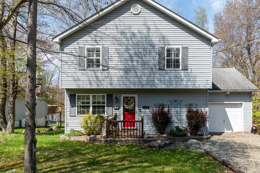 Lakefront Home on Lake Carobeth Pocono - Image 1