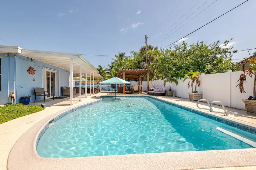 Sandy Shores Villa. Beachside Heated Pool Paradise - Image 1