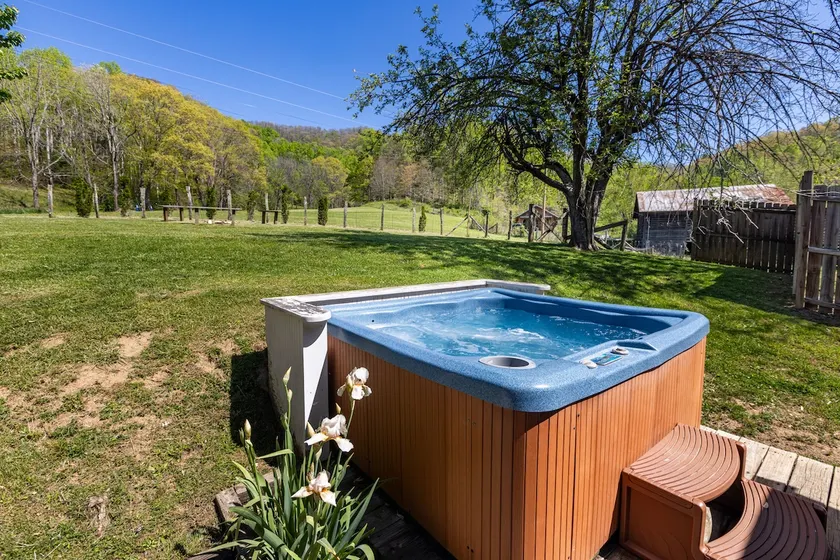 Private Mountain Cottage | Hot Tub + Fire Pit - Image 1