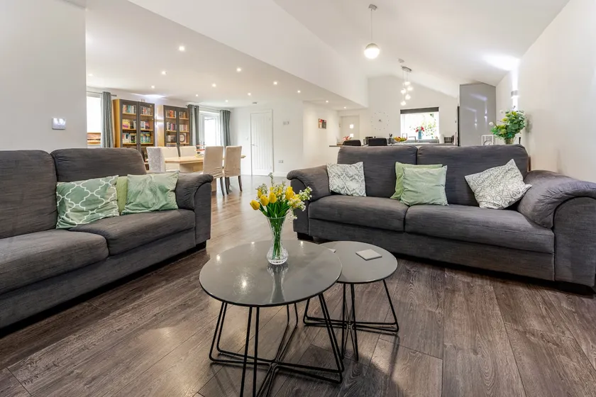 The Retreat with a rural vibe close to town centre - Image 1