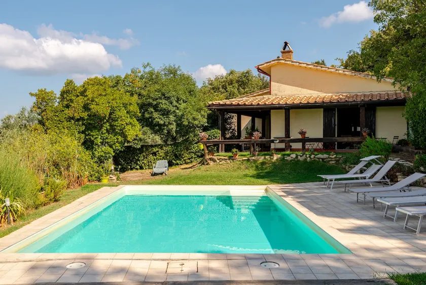 Exclusive farmhouse - Image 1