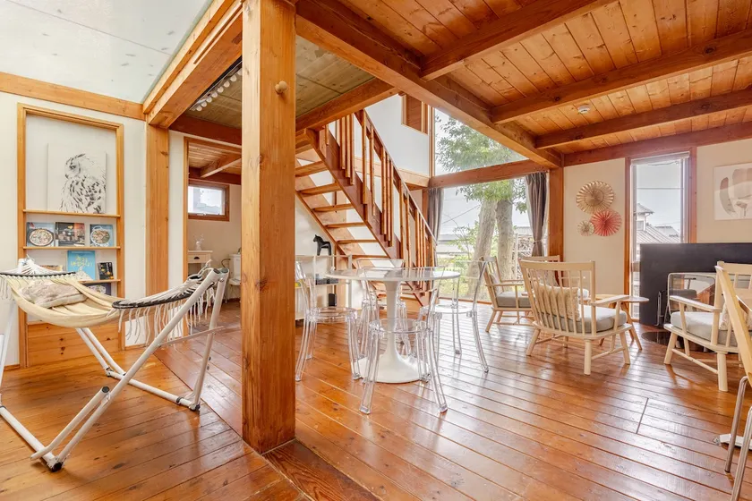 New natural grass dog run! Detached villa with a large private pool. BBQ stove available for rent! Walking distance to the Uchibo Line. - Image 1