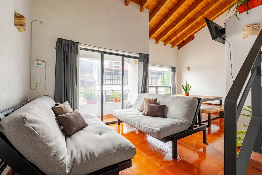 Comfortable and centrally located industrial house. - Image 1