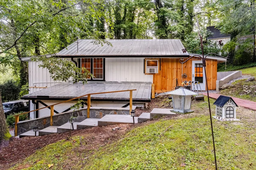 2 story rustic cabin in beautiful Clayton, Georgia! - Image 1