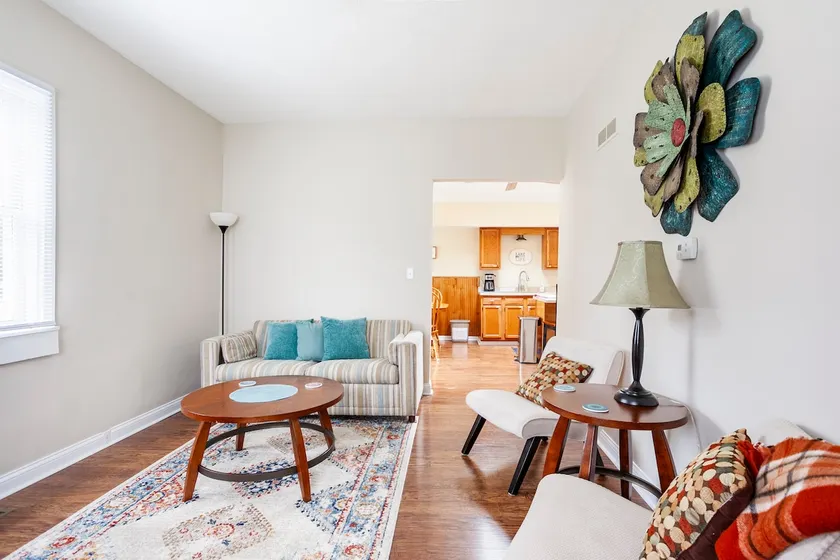 Main Street Retreat - Image 1