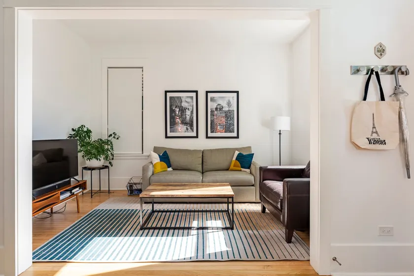 Sunny Treetop Oasis in Roscoe Village - 1BR/1BA - Image 1