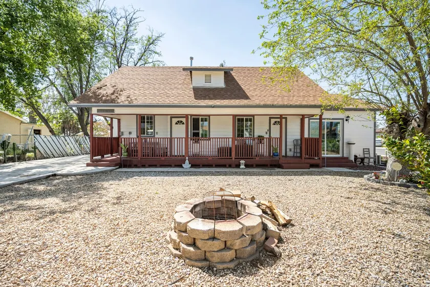 Spacious 2bd/1ba house with huge backyard - Image 1