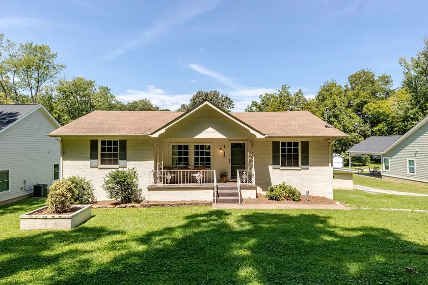 Maryville City Cottage  Between the Mountains and Knoxville - Image 1