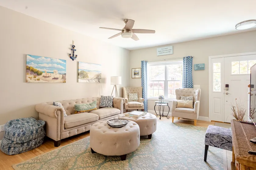 AC, Linens, Beach Passes, Hot Tub, & EV Charger! - Image 1