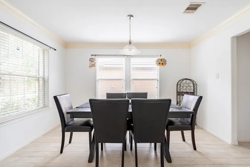 4B/2.5BA Home close to Hobby, Baybrook, and SCH - Image 1