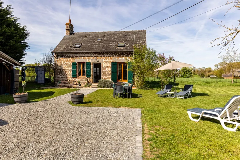 Country cottage, near river, spa - Image 1