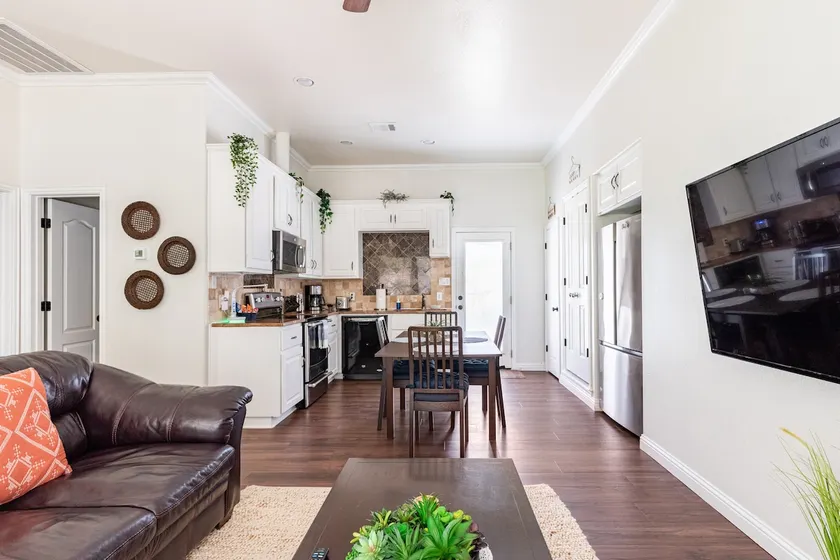 Woodsy Retreat • Private 2BD/1BA • Covered Parking - Image 1