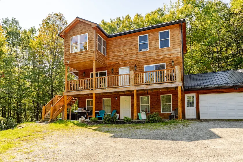 Mountainside Lodge, near wedding barns/Stowe - Image 1