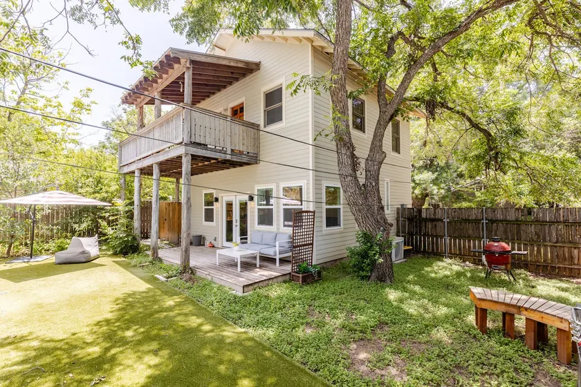 Artist loft, garden & pool - Image 1