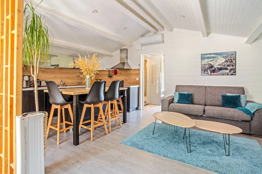 Pool/spa cottage with views near Pézenas between sea/lake - Image 1