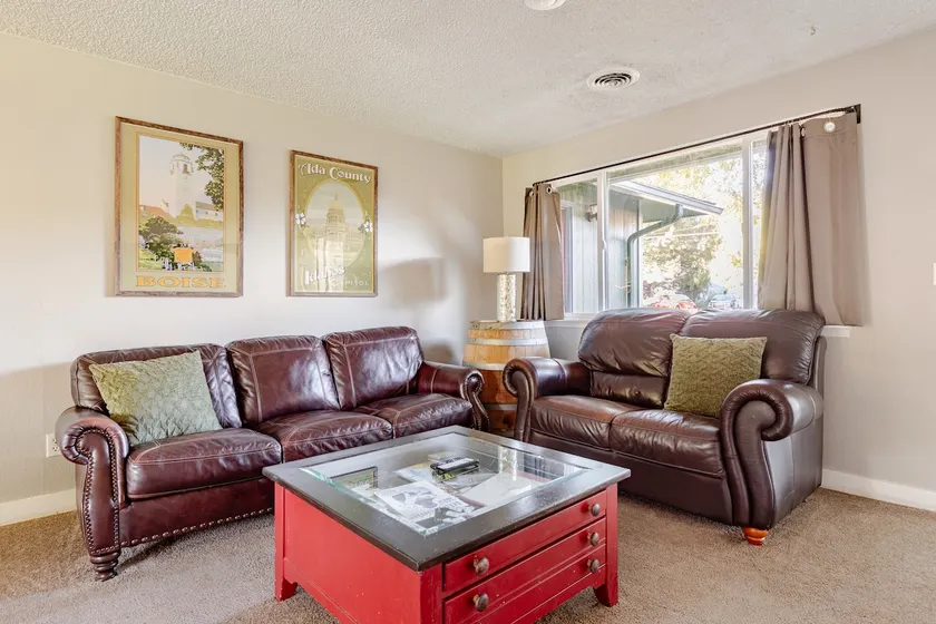 NW Boise: Close to downtown, backyard/firepit - Image 1