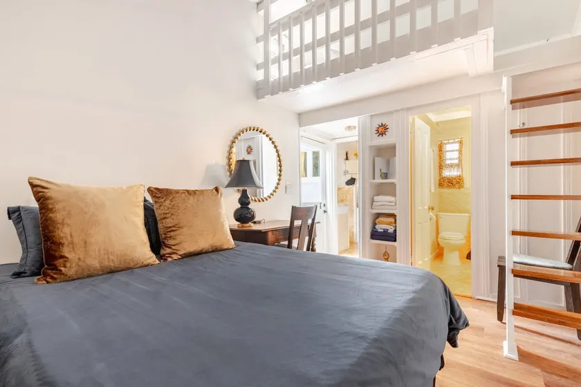 Cozy Studio near Crescent Bay and Heisler park! - Image 1