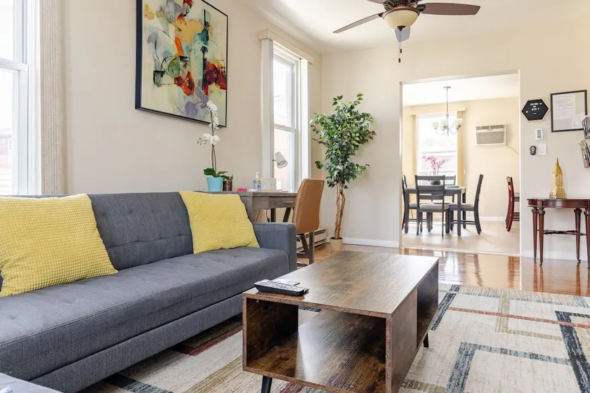 Spacious & Comfy | 5★ Location, Mins from NYC - Image 1