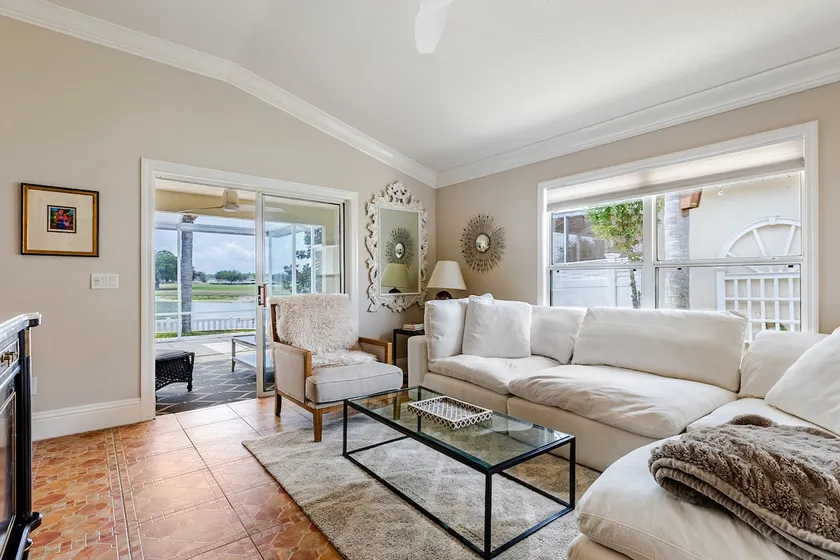 Schöne Villa mit 2 Schlafzimmern und 2 Bädern in der Nähe von Lake Sumter Landing! WiFi inklusive! - Image 1
