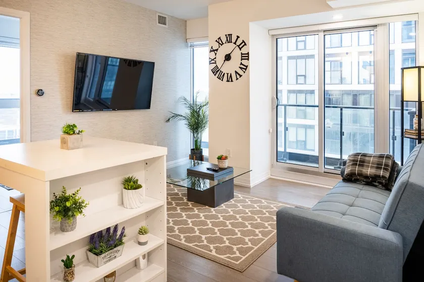 Lux Condo at Yonge & Dundas Sq! Heart of Toronto - Image 1
