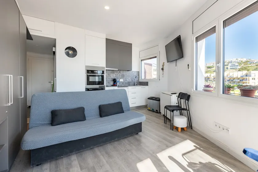 Beachfront loft in Llançà - Image 1